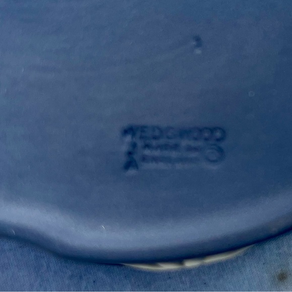 Wedgwood jasperware floral trinket box marked great condition - Picture 6 of 6